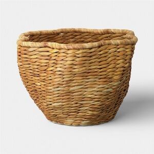 THRESHOLD NWT  sculpted natural woven basket -small 5.91”